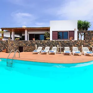 https://casa-erasmo-arrecife-lanzarote.in-canary-islands.com