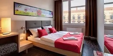 Meininger Hotel Berlin Mitte 3*,