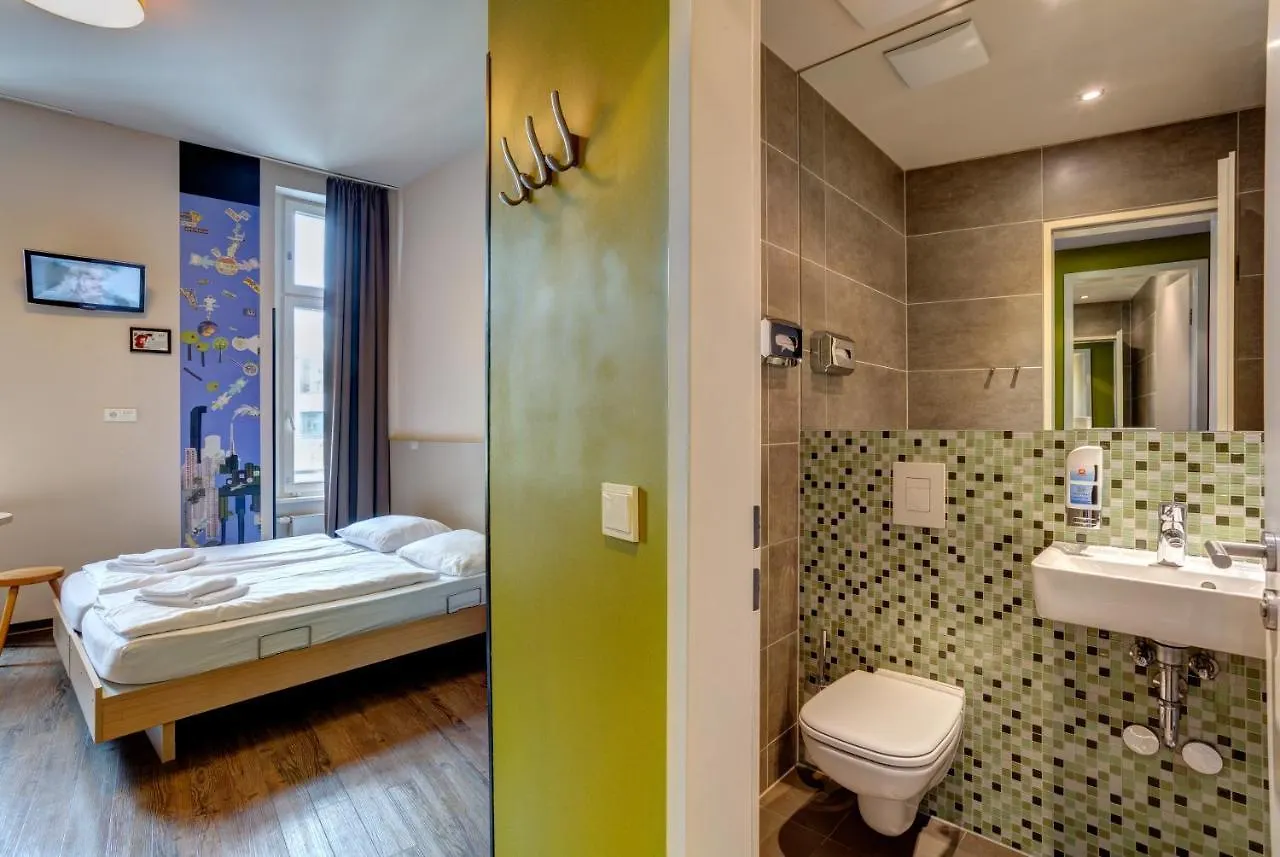 Meininger Hotel Berlin Mitte 3*,
