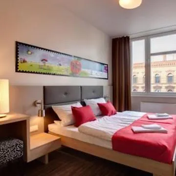 Meininger Hotel Berlin Mitte 3*,